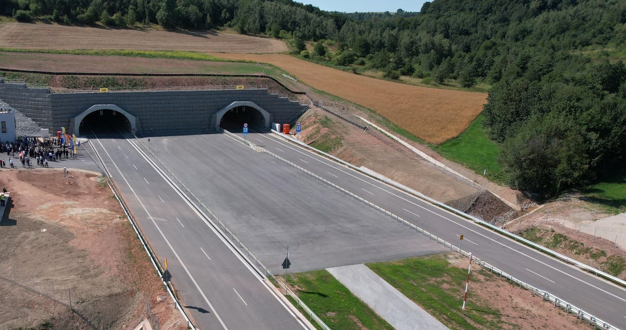 Chcą puścić A4 pod ziemią. Petycja w sprawie tunelu pod Górą Świętej Anny wiadomości,aktualności,Interia Chcą puścić A4 pod ziemią. Petycja w sprawie tunelu pod Górą Świętej Anny