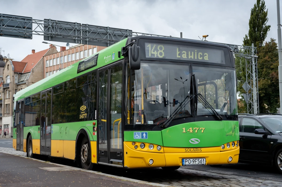 Duża awaria autobusów wodorowych w Poznaniu i Wałbrzychu. Kilkadziesiąt pojazdów zostało wycofanych do zajezdni. Trwa wyjaśnianie, co było przyczyną usterki. 