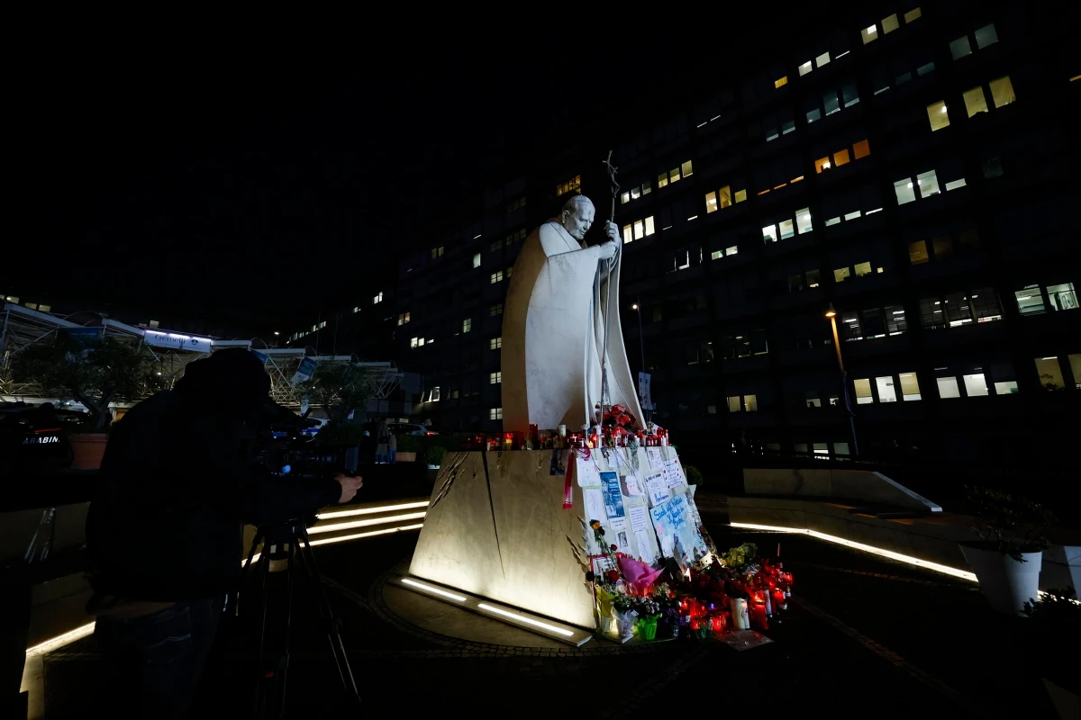 Stan papieża Franciszka jest stabilny, nie miał następnych kryzysów na tle niewydolności oddechowej - poinformował Watykan we wtorek wieczorem. To pozytywne informacje, ponieważ w poniedziałek Ojciec Święty miał dwa epizody ostrej niewydolności. 