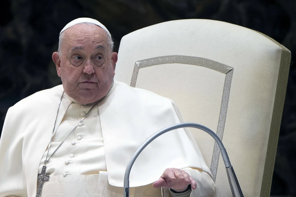 Papież Franciszek spokojnie wypoczął ostatniej nocy - poinformował Watykan w lakonicznym komunikacie w środowy poranek. Przebywający w szpitalu Ojciec Święty zmaga się z obustronnym zapaleniem płuc. Po południu bez udziału Franciszka odbędą się w Rzymie uroczystości Środy Popielcowej. 