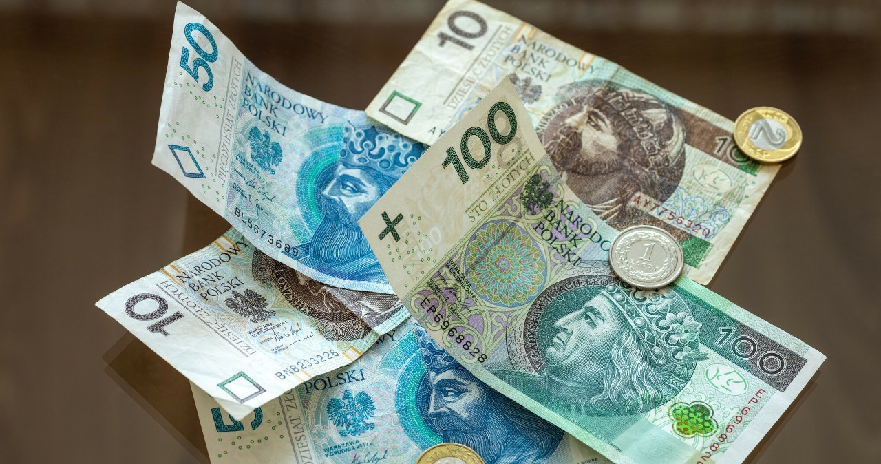 GUS podał liczby. Tyle naprawdę zarabiają Polacy