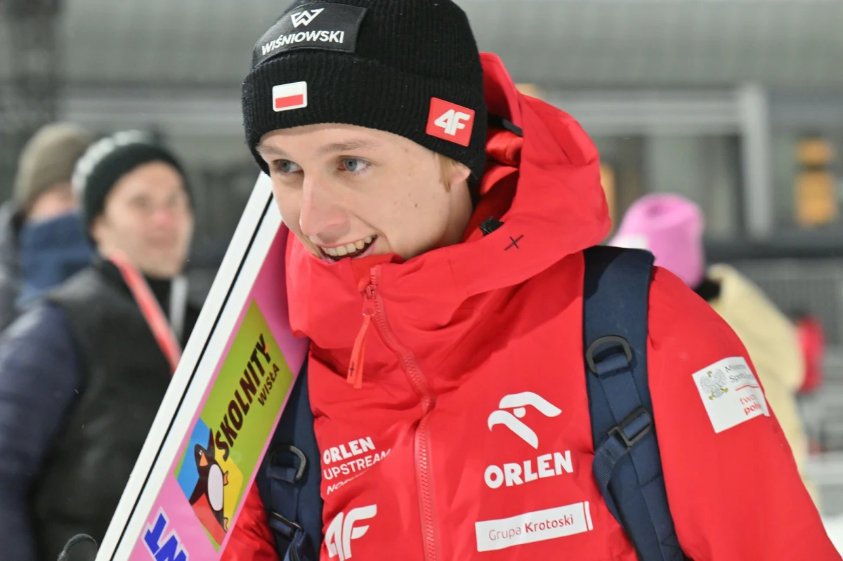 Paweł Wąsek był najlepszym z Biało-Czerwonych w konkursie mistrzostw świata na skoczni normalnej. Zajął 10. miejsce. Jak mówi w rozmowie z Patrykiem Serwańskim z RMF FM, to pozytywnie nastawia go na kolejne wyzwania w Trondheim. Skoczek nie wystąpi jednak w konkursie mikstów, bo na treningach lepiej prezentowali się Dawid Kubacki i Aleksander Zniszczoł: "Rzeczywiście na nowej skoczni w tym sezonie potrzebuję więcej czasu na adaptację" - mówił po treningach Wąsek. A jak żyje mu się w Trondheim?