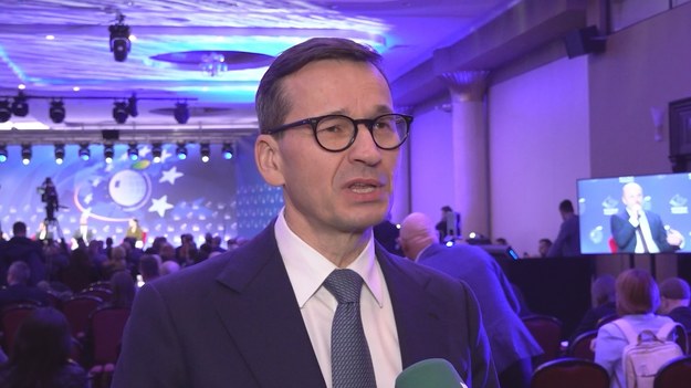 - Mam nadzieję, że prezydent Zełeński wróci do stołu negocjacyjnego (…), a to dlatego, że trudno sobie wyobrazić by w krótkim czasie Europa mogła zbudować taką architekturę bezpieczeństwa, która będzie realistyczna, zwarta, wystarczająco silna, żeby stanowić przeciwwagę dla Rosji, dla Putina, dla agresywnego imperium – mówi Interii były premier Mateusz Morawiecki. – Ukraina by już nie istniała jako państwo, gdyby nie USA, gdyby nie Polska w pierwszych 2-3 miesiącach – dodaje i podkreśla, że „głęboko wierzy w relacje transatlantyckie”. – Europa jest dzisiaj bezbronna (…) dlatego tak mocno potrzebna jest dzisiaj nam współpraca z USA – tłumaczy. 