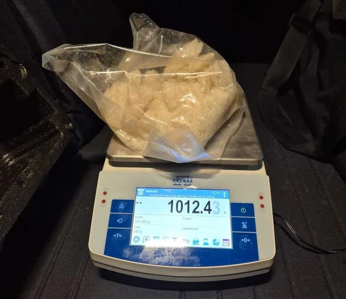 Ponad 19 kg amfetaminy i 2 kg substancji psychotropowej 4CMC przejęli policjanci z Podkarpacia. Zatrzymali młodego mężczyznę oraz kobietę - oboje odpowiedzą za udział w zorganizowanej grupie przestępczej i obrót znaczną ilością narkotyków.   