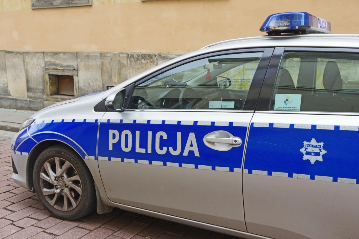 Uszkodzenie ciała o charakterze chuligańskim - takie zarzuty usłyszał w środę 38-letni Jacek Z., były sołtys Kątów Rybackich, który na drodze zaatakował kierowcę. Pokrzywdzony ma uszkodzoną szczękę i wybity ząb. We wtorek sołtys zrzekł się funkcji. Jak dowiedział się reporter RMF FM Stanisław Pawłowski, w sprawie pojawiają się nowe wątki.