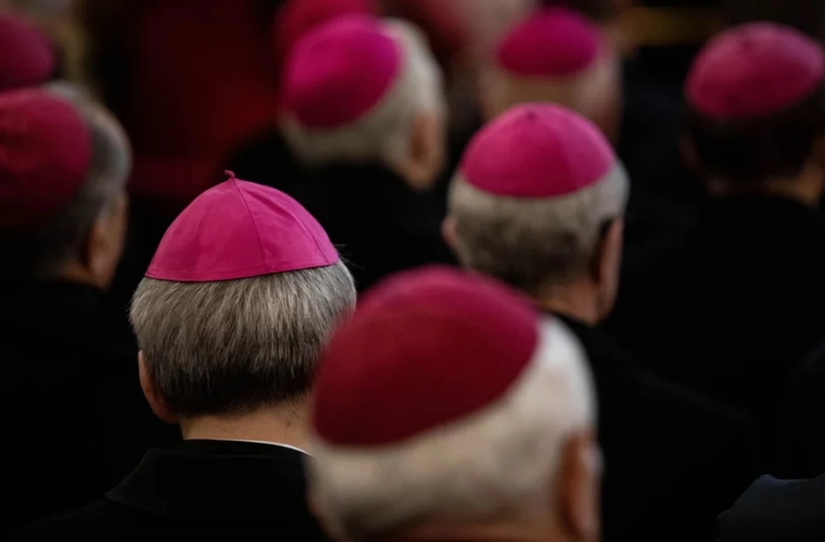 Rada Prawna Konferencji Episkopatu Polski rekomenduje polskim biskupom złamanie złożonej publicznie dwa lata temu obietnicy powołania "Zespołu kościelnego do zbadania problemu wykorzystania seksualnego małoletnich przez niektórych duchownych". Nasz dziennikarz Tomasz Terlikowski dotarł do skandalicznego dokumentu.