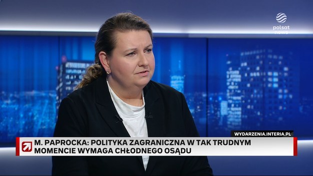 Piotr Witwicki rozmawiał w "Gościu Wydarzeń" z Małgorzatą Paprocką, szefową Kancelarii Prezydenta RP. - Polityka zagraniczna, szczególnie w takim momencie, wymaga chłodnego osądu i to jest bardzo trudne do zrobienia. Trwa konflikt, wszyscy jesteśmy zainteresowani tym, aby doszło przynajmniej do zawieszenia broni - mówiła Paprocka o dążeniu do rozmów pokojowych między Ukrainą a Rosją. Pytana o to, czy podczas tych negocjacji Polska mogłaby być państwem rozgrywającym, Małgorzata Paprocka odpowiedziała: - Mieliśmy świetną okazję. Jest nasza prezydencja. Pan prezydent mówił o konieczności zorganizowania w Polsce szczyt Rady Europejskiej, szczytu Unia Europejska-Stany Zjednoczone i UE-Ukraina. W tym momencie nasza rola mogła być kluczowa. Dalej szefowa kancelarii prezydenta stwierdziła, że to nie Andrzej Duda, a Donald Tusk zrezygnował z tych planów. - Wyjątkowo żałośnie brzmią zachęty premiera Tuska do trzymania kciuków, aby udało się to zrobić pani premier Meloni - dodała.