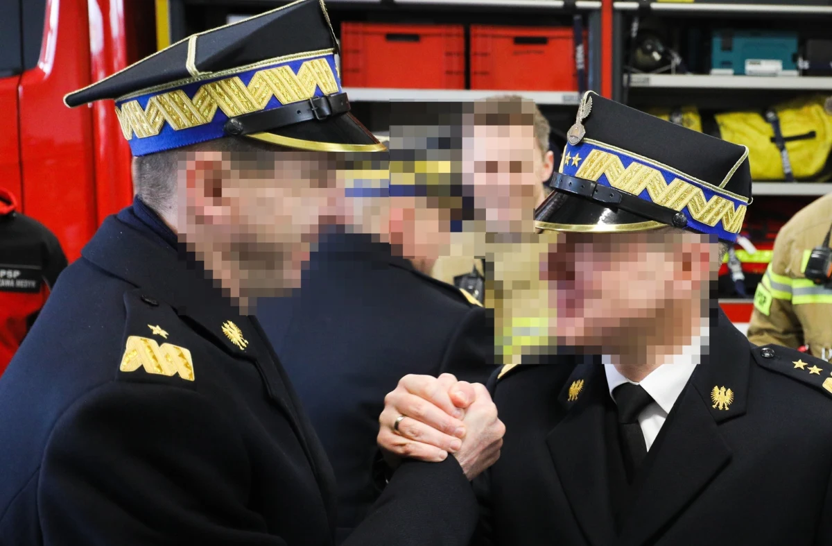 Zarzuty o charakterze korupcyjnym, zarzuty związane z uzyskaniem poświadczających nieprawdę dokumentów oraz zarzuty przywłaszczania mienia przedstawiła prokuratura m.in. byłym szefom Państwowej Straży Pożarnej, których zatrzymano we wtorek. Chodzi o sprawę nieprawidłowości w uczelni Collegium Humanum.