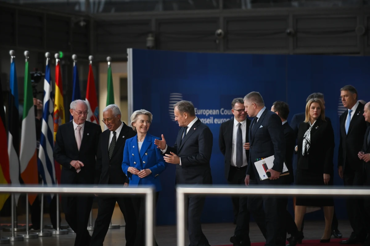 Przywódcy państw europejskich w czwartek na szczycie w Brukseli zatwierdzą nowe formy finansowania obronności. To odpowiedź na krytyczne uwagi ze strony prezydenta Donalda Trumpa, ale też wyraz gotowości Europy do uniezależniania się od USA jako gwaranta bezpieczeństwa kontynentu. Do liderów krajów UE dołączy prezydent Ukrainy Wołodymyr Zełenski, który w Brukseli spotka się także z sekretarzem generalnym NATO Markiem Rutte.