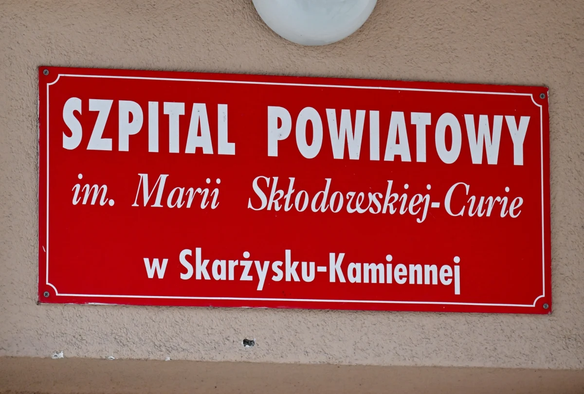 Wyciek danych osobowych ze szpitala powiatowego w Skarżysku-Kamiennej w Świętokrzyskiem. Jak ustalił reporter RMF FM Krzysztof Zasada, na zewnątrz wydostały się dane około 100 pracowników tej placówki medycznej. 