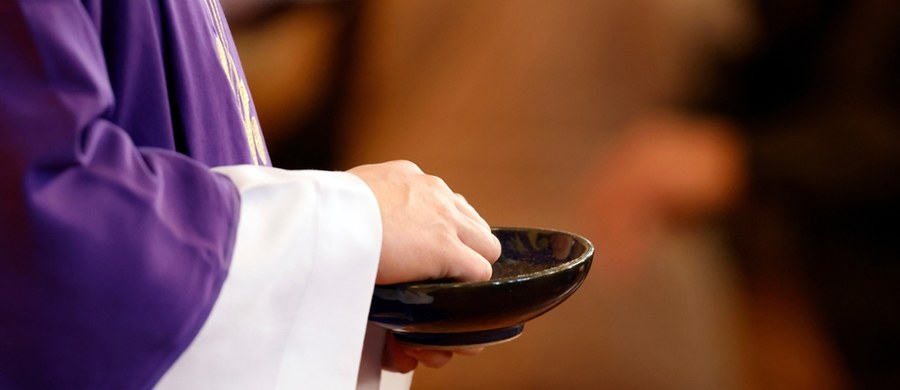 Sąd Rejonowy w Gorlicach (woj. małopolskie) skazał byłego księdza Mariana W. na 3 lata i 6 miesięcy pozbawienia wolności za przestępstwa seksualne na szkodę małoletniego - poinformował w czwartek rzecznik Sądu Okręgowego w Nowym Sączu sędzia Bogdan Kijak. To już drugi wyrok wobec byłego duchownego za molestowanie seksualne ministrantów.