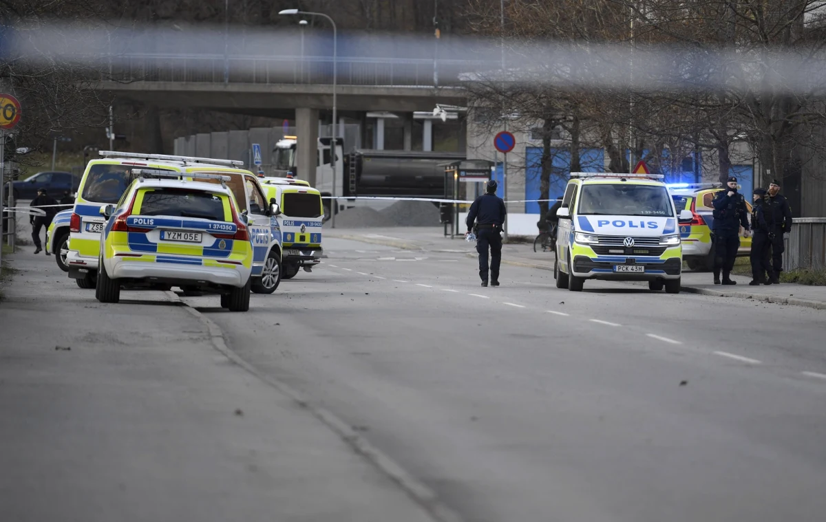 Na 14 lat więzienia sąd w Huddinge pod Sztokholmem skazał w czwartek 18-letniego Mohammeda Khalida Mohammeda. Mężczyzna usłyszał wyrok za zamordowanie w kwietniu 2024 r. 39-letniego Polaka na oczach jego nastoletniego syna.