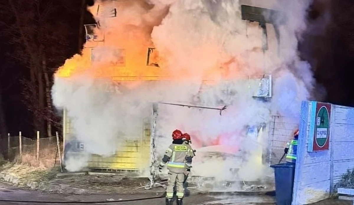 Policja szuka osoby, która podpaliła kantor przy autostradzie A2 koło Świecka (woj. lubuskie). Jedna osoba - pracownica kantoru - trafiła do szpitala. 