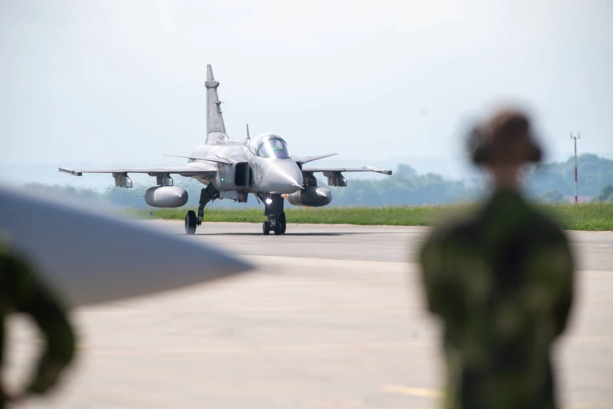 Szwedzkie samoloty bojowe gripen będą strzec polskiego nieba z terytorium Polski - poinformował rząd w Sztokholmie. Odbędzie się to w ramach misji NATO Air Policing. Gripeny będą także ochraniać pomoc dla Ukrainy.
