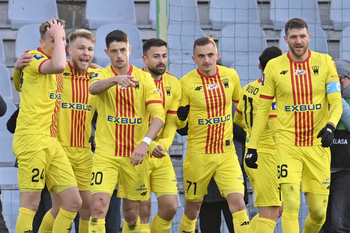 Łukasz Maciejczyk został właścicielem grającej w piłkarskiej ekstraklasie Korony Kielce. "Moim celem jest zrównoważony rozwój klubu i jego spokojna przyszłość" - powiedział Maciejczyk podczas nadzwyczajnej sesji rady miasta.