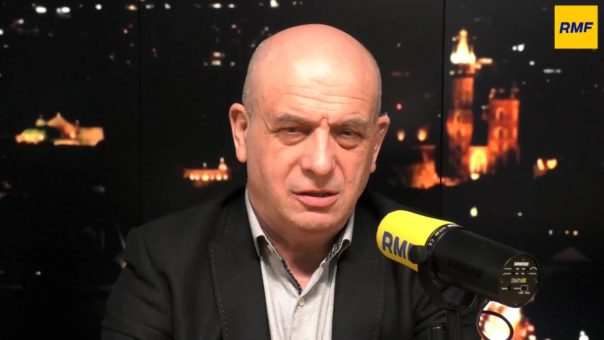 "Dzisiaj byłby wielki problem, nie dlatego, że Europa ma mniej czołgów czy samolotów niż Rosja. To wynika z historycznego kontekstu, że Amerykanie dowodzą całością sił zbrojnych w Europie" - powiedział w Popołudniowej rozmowie w RMF FM gen. Tomasz Drewniak, odpowiadając na pytanie, czy Europa da radę obronić się bez wsparcia USA. "To Amerykanie mają wszystkie kluczowe możliwości dowodzenia. Bez systemu dowodzenia nie da się walczyć, więc Europa powinna mieć - w porozumieniu oczywiście z USA, bo nie chcemy ich wyrzucać - własny, alternatywny system dowodzenia, który pozwoliłby nam prowadzić operacje" - dodał były Inspektor Sił Powietrznych.