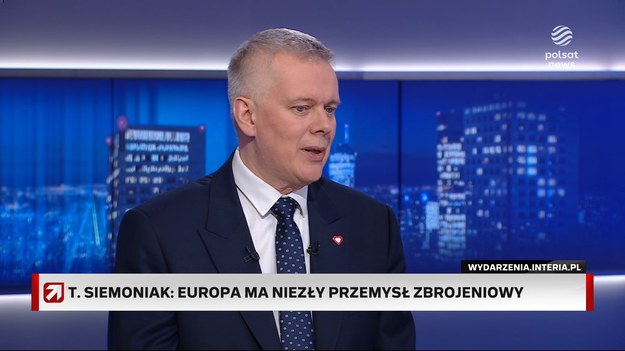 - To proces na 10-15 lat, bo zdecydowanie wymaga czasu, zaangażowania dużego potencjału i tak duże pieniądze, które się pojawią, będą pracować przez lata - powiedział w "Gościu Wydarzeń" minister Tomasz Siemoniak o procesie dozbrajania Europy. - Musimy zrobić wszystko, żeby dużo z tych środków przypłynęło do Polski - dodał, wskazując, że czeka na konkretne decyzje po szczycie w Brukseli. - Nasz przemysł obronny, nasza nauka, wojsko, służby specjalne są istotnym elementem europejskiego potencjału - wskazywał w "Gościu Wydarzeń" Tomasz Siemoniak. Minister zaznaczył, że Europa ma już "niezły przemysł zbrojeniowy" i dodał, że w pewnych sferach, takich jak drony, systemy bezzałogowe, broń pancerna, artyleria, także w Europie i Polsce można znaleźć spory potencjał. Przypomniał tu zwłaszcza o polskich krabach, które sprawdziły się na wojnie w Ukrainie. - Uważam, że to ostatni moment na takie decyzje (o dozbrajaniu - red.) i bardzo czekam na wieści z Brukseli - podkreślił, odnosząc się do trwającego właśnie nadzwyczajnego szczytu liderów państw UE.