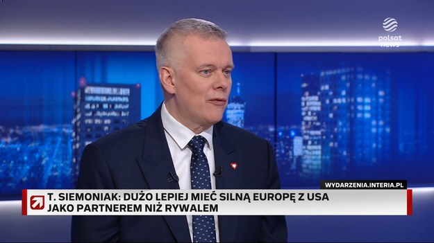 Tomasz Siemoniak zapytany został w programie ''Gość Wydarzeń'' o głosy wzywające do przemyślenia racjonalności zakupu sprzętu wojskowego od USA po tym, co stało się ze wsparciem Białego Domu dla Kijowa. - Jeśli chodzi o zakupy, kupujmy najlepszy sprzęt, kupujmy u sojuszników, w tym u największego sojusznika. Jestem przeciwny jakimś histerycznym reakcjom, żeby teraz nagle zmieniać wektory swojego działania, kiedy kontrakty są wieloletnie, gdy mamy bardzo dużo amerykańskiego świetnego sprzętu w Polsce, choć oczywiście warto mieć innych partnerów - powiedział. "Gość Wydarzeń" zauważył przy tym, iż "na pewno jest tak, że dla prezydenta Trumpa argumenty ekonomiczne też mają znaczenie". - Jestem za rozwijaniem różnych dobrowolnych form służby. Mamy dobrowolną służbę zasadniczą, natomiast nic nie stoi na przeszkodzie, żeby (były - red.) pewne formy szkolenia obowiązkowego, żeby po prostu przygotowywać. Natomiast powrót do tradycyjnego poboru to w tym momencie anachronizm - odparł z kolei odpowiadając na pytanie o powrót do obowiązkowej służby wojskowej.