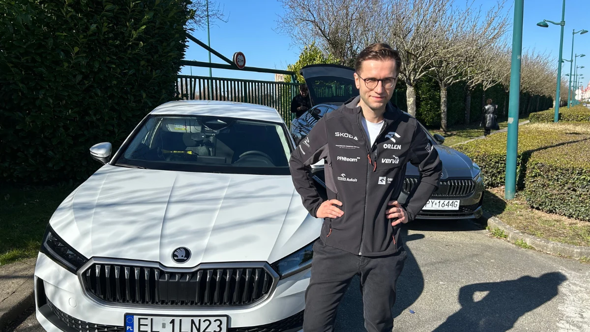 Czy polskiemu kierowcy rajdowemu uda się pobić niezwykły rekord, który ma zostać wpisany do Księgi Guinnessa? Okaże się to już niedługo. 29-letni Miko Marczyk próbuje przejechać na jednym zbiorniku paliwa - bez ponownego tankowania - ponad 2545 kilometrów, jadąc z Łodzi do Paryża i z powrotem. Dotarł już do regionu paryskiego, gdzie rozmawiał z nim korespondent RMF FM Marek Gładysz.