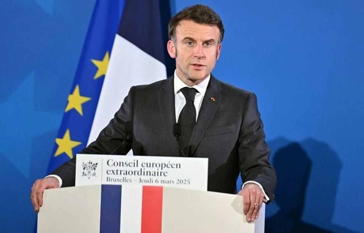 "Unia Europejska nie powinna wzmacniać swych zdolności obronnych, kupując broń spoza Europy; dlatego Wspólnota musi zidentyfikować, w jakich obszarach jest niekonkurencyjna i to naprawić" - ocenił w nocy z czwartku na piątek prezydent Francji Emmanuel Macron po nadzwyczajnym posiedzeniu Rady Europejskiej w Brukseli.