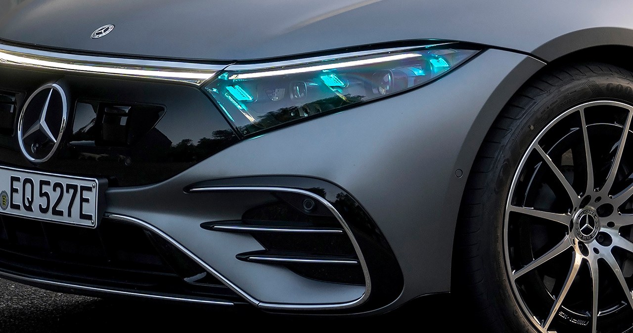 Jest zgoda na nowe obowiązkowe światła. Dojdzie kolor turkusowy