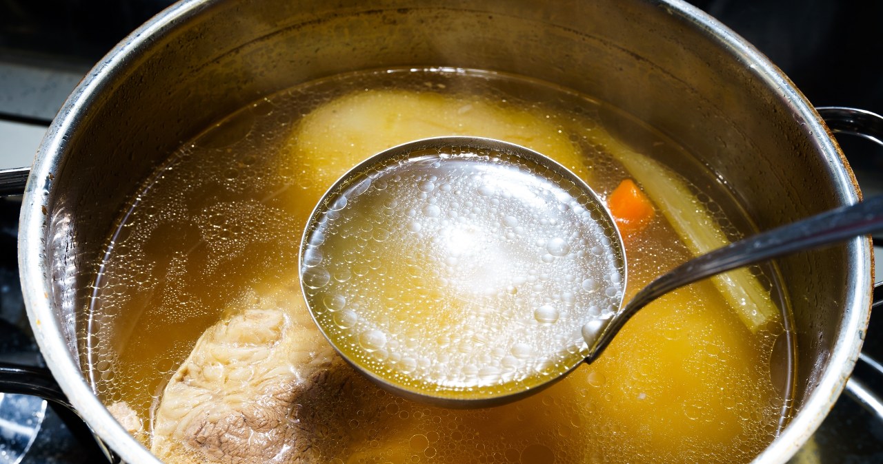 Nigdy nie dodawaj do rosołu. Psuje smak i szkodzi jelitom