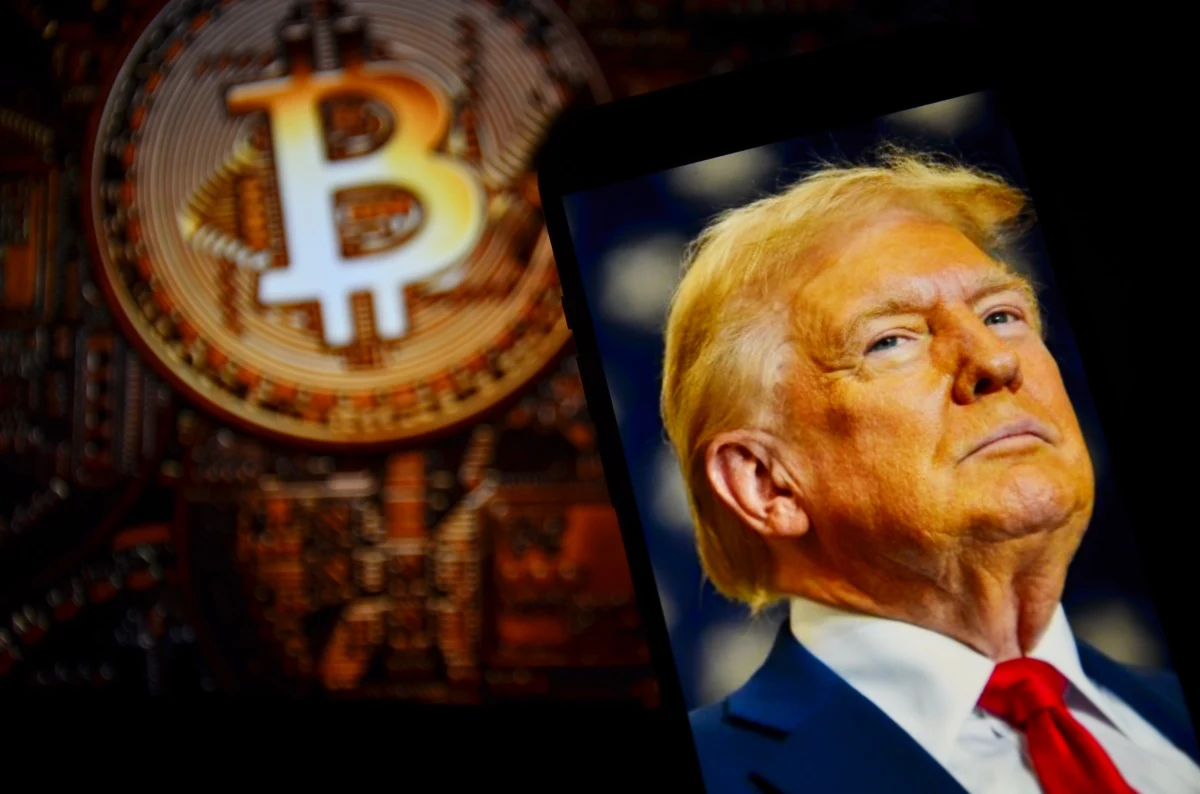 Prezydent Donald Trump podpisał historyczne rozporządzenie, ustanawiające strategiczną rezerwę bitcoinów, która ma być "cyfrowym Fort Knox dla kryptowalut". "To jest wyjście w przyszłość i trochę pokazanie branży, że chodzi o nowoczesność. Banki centralne słyną z konserwatyzmu, przez lata starały się ograniczyć rozwój kryptowalut, natomiast Trump chce pokazać, że on działa probiznesowo, proprzedsiębiorczo i zwraca uwagę na rozwój technologiczny" - mówił w rozmowie z Bogdanem Zalewskim na antenie Radia RMF24 dr hab. Krzysztof Piech, profesor uczelni Łazarskiego, ekonomista, ekspert ds. technologii blockchain, z której korzystają kryptowaluty.