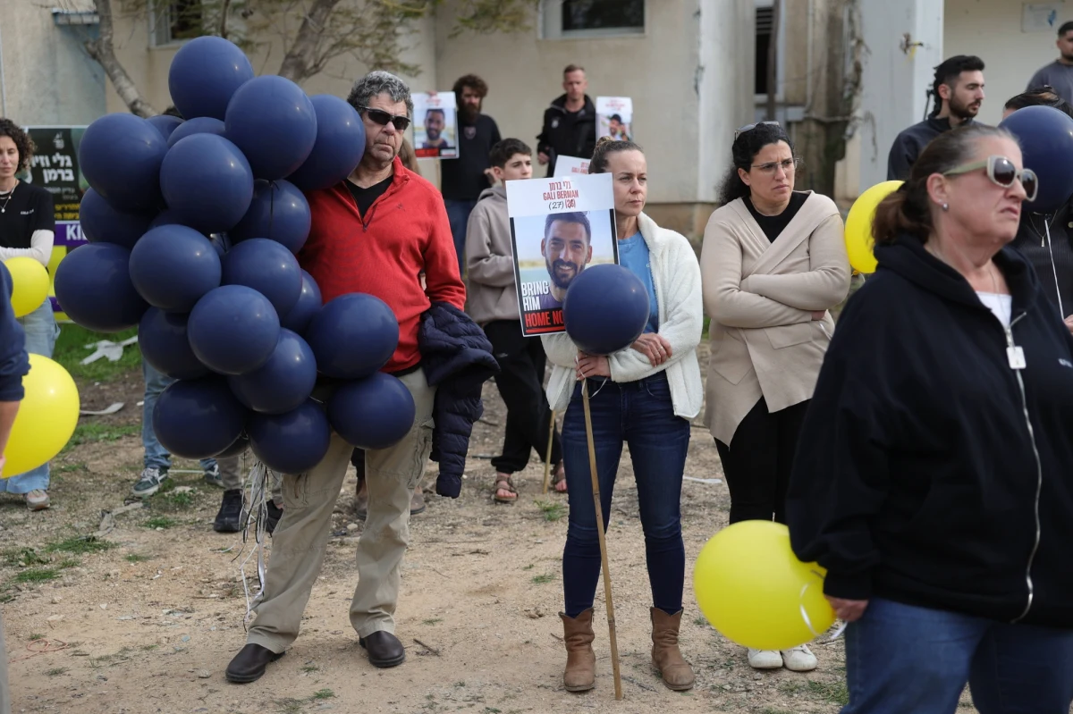 Ponad 50 byłych izraelskich zakładników, których Hamas przetrzymywał w Strefie Gazy, wystosowało apel do premiera Izraela Benjamina Netanjahu. Wzywają oni do "całkowitego" porozumienia o zawieszeniu broni, co ma umożliwić uwolnienie pozostałych jeńców. W sobotę poinformowała o tym agencja AFP.