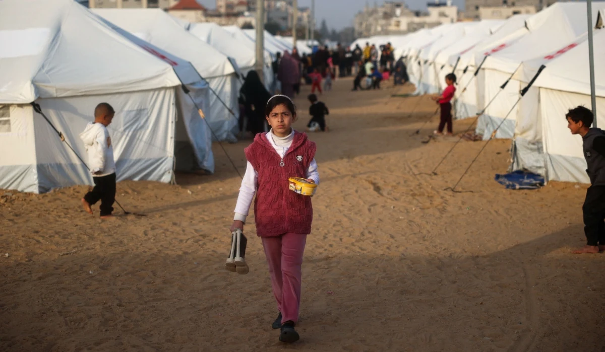 Francja, Niemcy, Włochy i Wielka Brytania poparły plan krajów arabskich o odbudowie Strefy Gazy. Realizacja przedsięwzięcia ma kosztować 53 mld dolarów i pozwoli uniknąć przesiedlenia Palestyńczyków. To zwrot w polityce międzynarodowej, bo arabski plan wcześniej odrzucił Izrael i Stany Zjednoczone, które miały własny pomysł na zagospodarowanie enklawy.