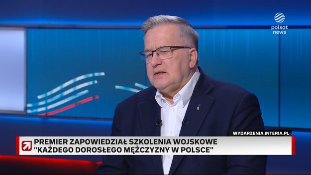 ''Prezydenci i premierzy'' to program Polsat News, w którym zaproszeni goście komentują najważniejsze polityczne wydarzenia minionego tygodnia. W tym odcinku zaproszeni przez redaktor Katarzynę Zdanowicz goście, były prezydent Bronisław Komorowski oraz byli premierzy Leszek Miller, Waldemar Pawlak i Jan Krzysztof Bielecki, rozmawiali m.in. o kwestii zapowiedzi przez premiera Donalda Tuska ‘’masowych szkoleń wojskowych każdego  dorosłego mężczyzny’’. Pomysł padł w czasie wystapienia premiera w Sejmie, któ®e dotyczyło bezpieczeństwa państwa oraz obecnej sytuacji międzynarodowej.