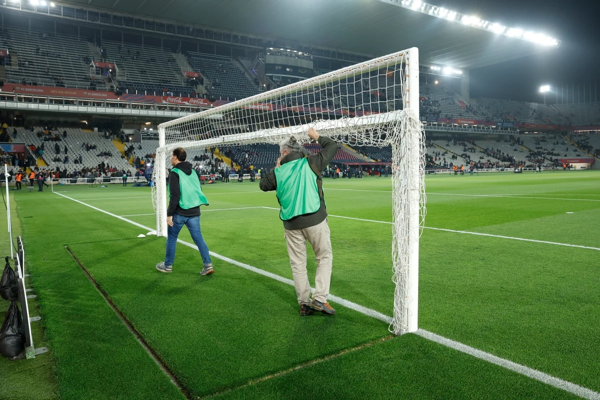 Sobotni mecz FC Barcelona z Osasuną w lidze hiszpańskiej w ostatniej chwili został odwołany z powodu śmierci lekarza katalońskiej drużyny. 