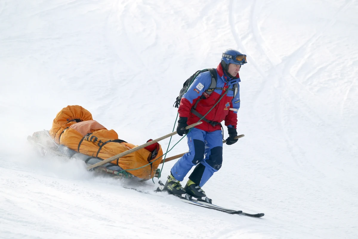 Beskidy kuszą narciarzy. Choć temperatury są tam teraz typowo wiosenne, na trasach zjazdowych nadal warunki narciarskie są dobre i bardzo dobre. I samych amatorów białego szaleństwa zdecydowanie mniej, niż to było jeszcze tydzień temu, kiedy kończyły się ferie.