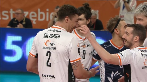 JSW Jastrzębski Węgiel - PSG Stal Nysa 3:0 (25:19, 28:26, 25:19). Siatkówka, PlusLiga 2025 - 28. kolejka. MVP: Łukasz Kaczmarek (12/21 = 56% skuteczności w ataku + 1 as + 1 blok).

