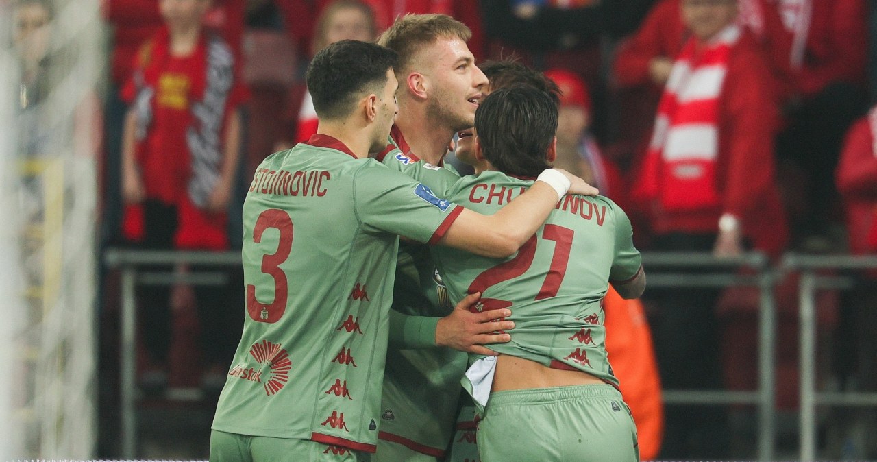 Mistrz Polski pod zmasowanym ostrzałem. Cudowne ocalenie. Decydował jeden cios