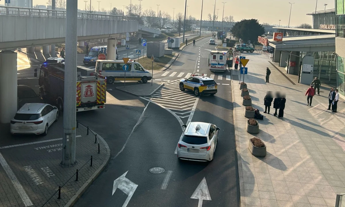W poniedziałek rano na lotnisku Chopina w Warszawie doszło do akcji służb. Powodem był pozostawiony bez opieki bagaż w terminalu autokarowym.