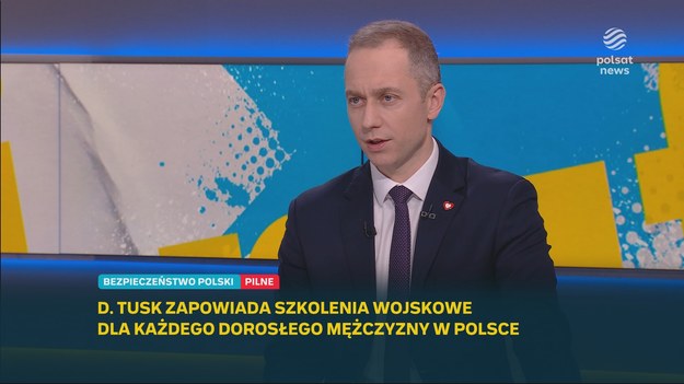 - Mówimy o szkoleniach dobrowolnych, ale powszechnych. Każdy będzie mógł podjąć decyzję, oczywiście poza kwestiami budowania rezerw czy powoływania do wojska - stwierdził wiceszef MON Cezary Tomczyk w "Graffiti". Jak dodał polityk KO, rząd nie planuje odwieszenia obowiązkowego poboru do armii. - Natomiast chcemy by każdy Polak i każda Polka mieli możliwość przeszkolenia wojskowego - uznał.