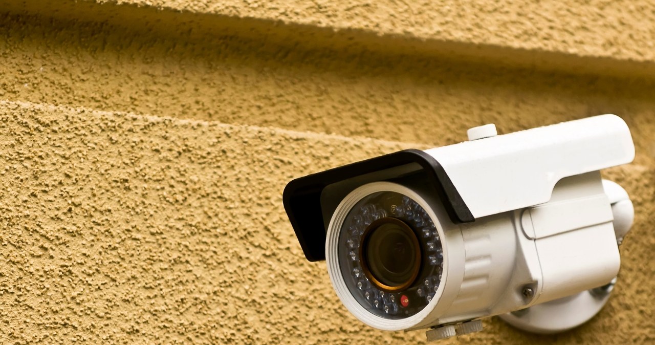 Pierwsza taka kara w Polsce. Zainstalował monitoring i nagrywał sąsiadów
