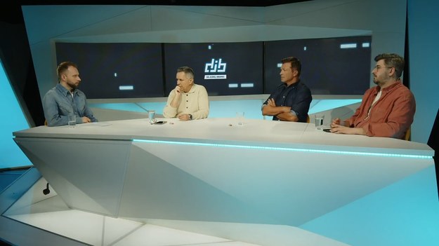 "Do jednej bramki" NA ŻYWO w każdy poniedziałek o godz. 12.00 w Interii oraz na  Polsat BOX Go .
W tekście zawarto link serwisu partnerskiego.