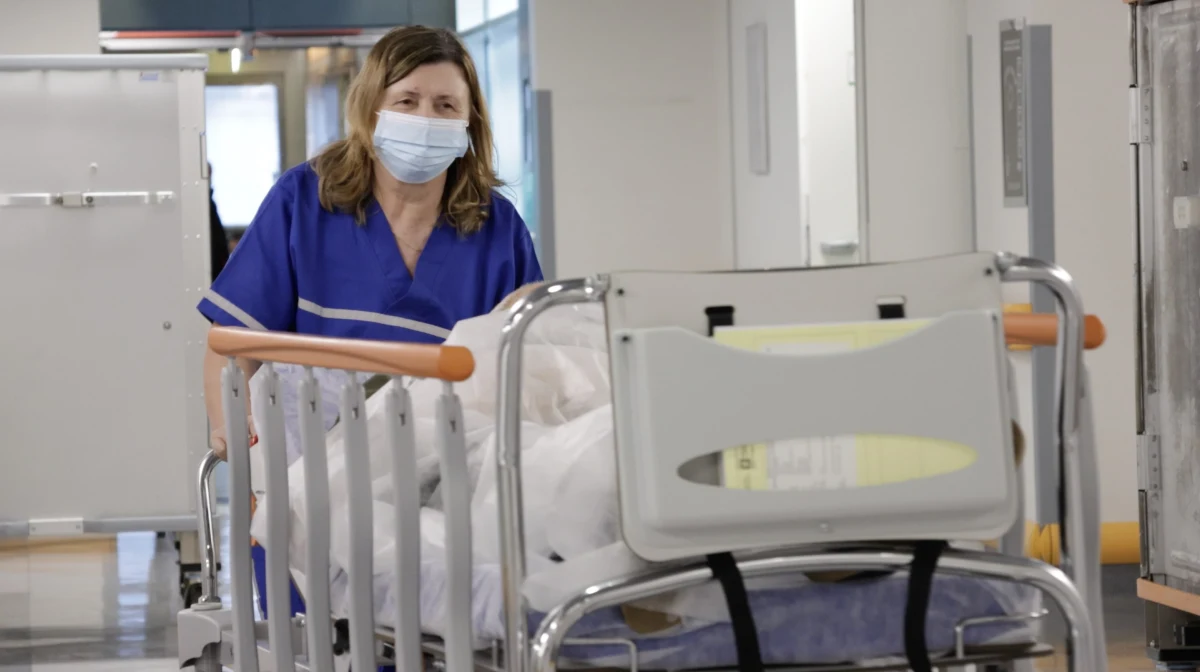 "Gdyby nie pandemia" - tak brzmi tytuł filmu dziennikarzy RMF FM, którego premiera planowana jest we wtorek w samo południe na portalu RMF24.pl oraz w naszych mediach społecznościowych. Właśnie 11 marca mija dokładnie pięć lat, od kiedy Światowa Organizacja Zdrowia ogłosiła pandemię koronawirusa. Autorami filmu są Kacper Wróblewski i Michał Dobrołowicz.