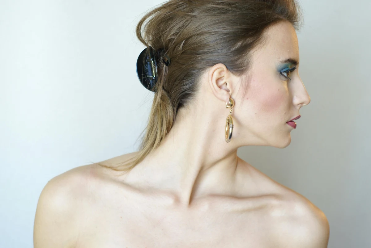 BBL to nowość wśród zabiegów medycyny estetycznej. Przypomina tradycyjne zabiegi odmładzające z użyciem laserów i podobnie jak one wymaga odpowiedniego przygotowania. O czym należy pamiętać przed pierwszą sesją BBL? Sprawdź krok po kroku, jak przygotować się do zabiegu.