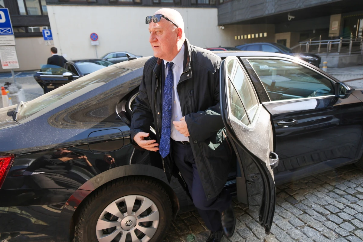 Państwowa Komisja Wyborcza chciała zostawić bez rozpatrzenia wniosek o skierowanie do prokuratury zawiadomienia o popełnieniu przestępstwa. Chodzi o niewypłacenie subwencji komitetowi wyborczemu PiS. Ostatecznie decyzję odroczono do następnego posiedzenia.