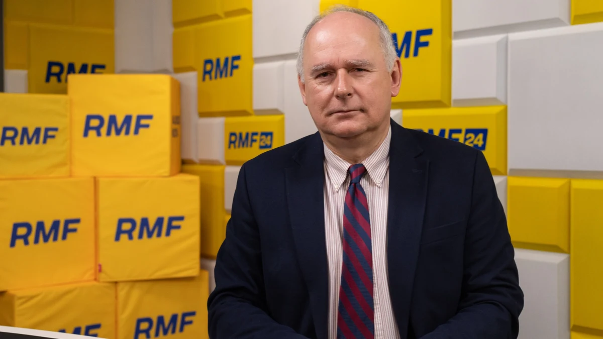 "Nie planujemy powszechnej obowiązkowej służby wojskowej, nie wracamy do przeszłości" - deklarował w Porannej rozmowie w RMF FM Paweł Zalewski. Wiceszef MON zapowiadał też, że obecnie trwają prace nad systemem zachęt, dzięki któremu jak najwięcej osób będzie chciało przejść szkolenie wojskowe. Gość skomentował też ostatnią ostrą wymianę słów na linii Elon Musk-Radosław Sikorski. "Twitter (obecnie X – przyp. red.) nie jest miejscem do uprawiania polityki" - stwierdził.