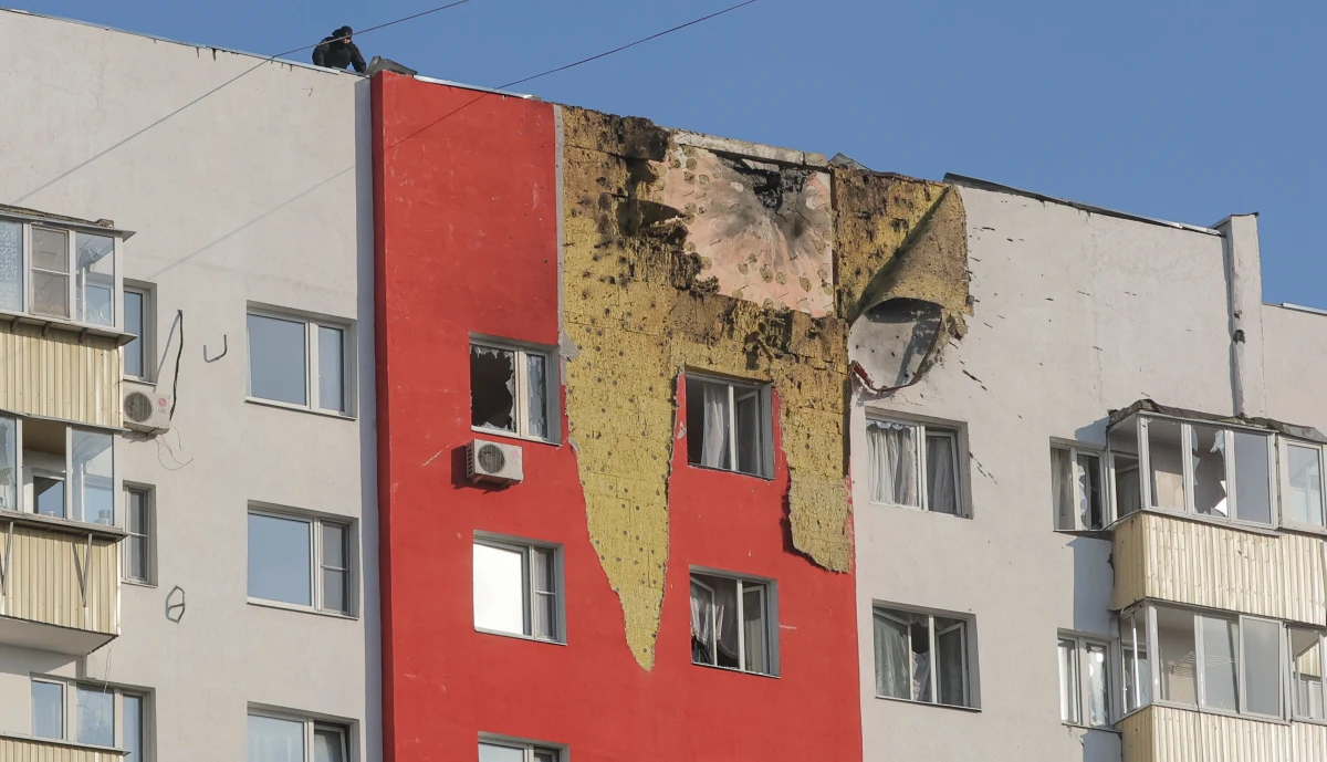 Siły ukraińskie przeprowadziły minionej nocy zmasowany atak dronów na Moskwę i obwód moskiewski. Z informacji mera rosyjskiej stolicy wynika, że systemy obrony powietrznej zestrzeliły 74 bezzałogowce. Zginęły co najmniej dwie osoby, a 14 zostało rannych.