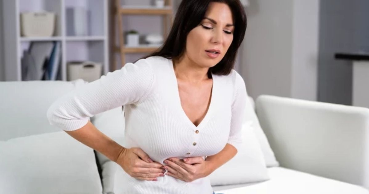 Organizm "zwalcza" wątrobę, wywołując nietypowe objawy. Na liście zmęczenie, świąd i suchość w ustach