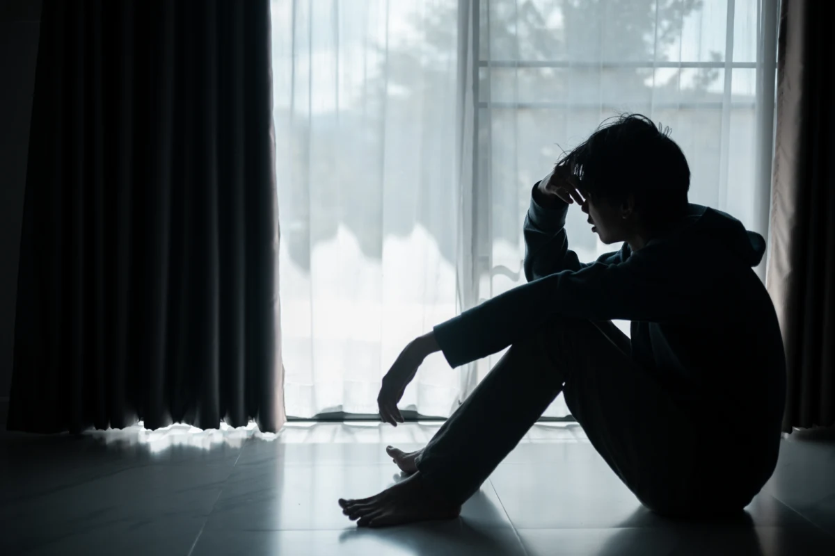 Grupa nastolatków zaatakowała swojego rówieśnika w parku im. Sienkiewicza w Łodzi. Swą ofiarę kopali, uderzali pięściami w brzuch, opluwali i wulgarnie wyzywali. Nagranie z napaści krążyło w internecie. Do pobicia doszło jeszcze w lutym. Dzisiaj policja poinformowała o zatrzymaniu trójki napastników.