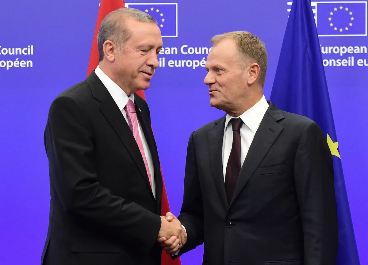 Premier Donald Tusk spotka się w środę z prezydentem Turcji. Zaproszenie wystosował Recep Tayyip Erdogan, a rozmowy mają dotyczyć obustronnych relacji polsko-tureckich, a także sytuacji geopolitycznej, w tym wojny w Ukrainie.