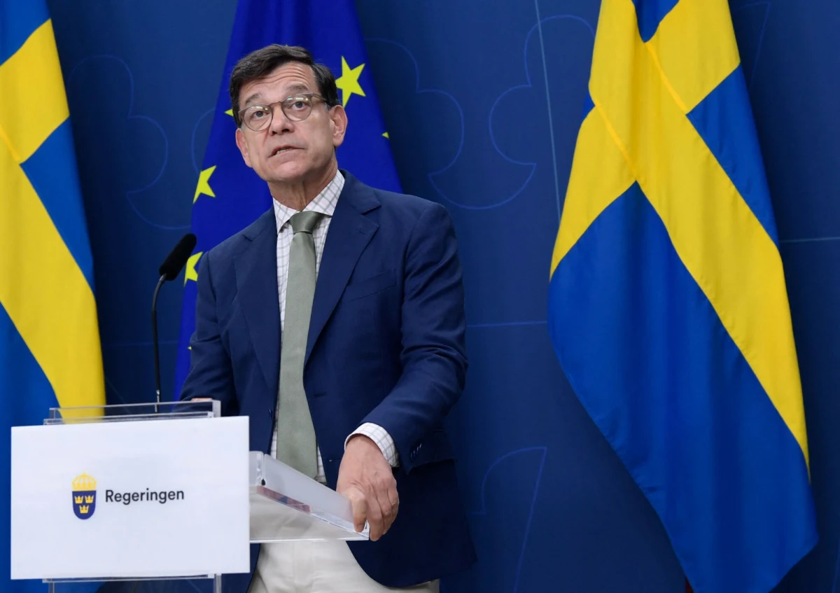 Były doradca premiera Szwecji do spraw bezpieczeństwa narodowego został oskarżony przez prokuraturę o zaniedbanie obowiązków służbowych. Pozostawione przez urzędnika tajne dokumenty mogły trafić w ręce obywatela Rosji.