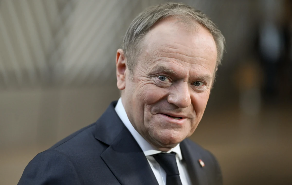 "Wygląda na to, że Amerykanie i Ukraińcy zrobili ważny krok w kierunku pokoju"  - ocenił na platformie X premier Donald Tusk. Ze wspólnego oświadczenia USA i Ukrainy po wtorkowych rozmowach w Arabii Saudyjskiej wynika, że Ukraina wyraziła gotowość wdrożenia natychmiastowego, 30-dniowego zawieszenia broni, a USA przywrócą wymianę informacji wywiadowczych i wsparcie wojskowe dla Ukrainy.
