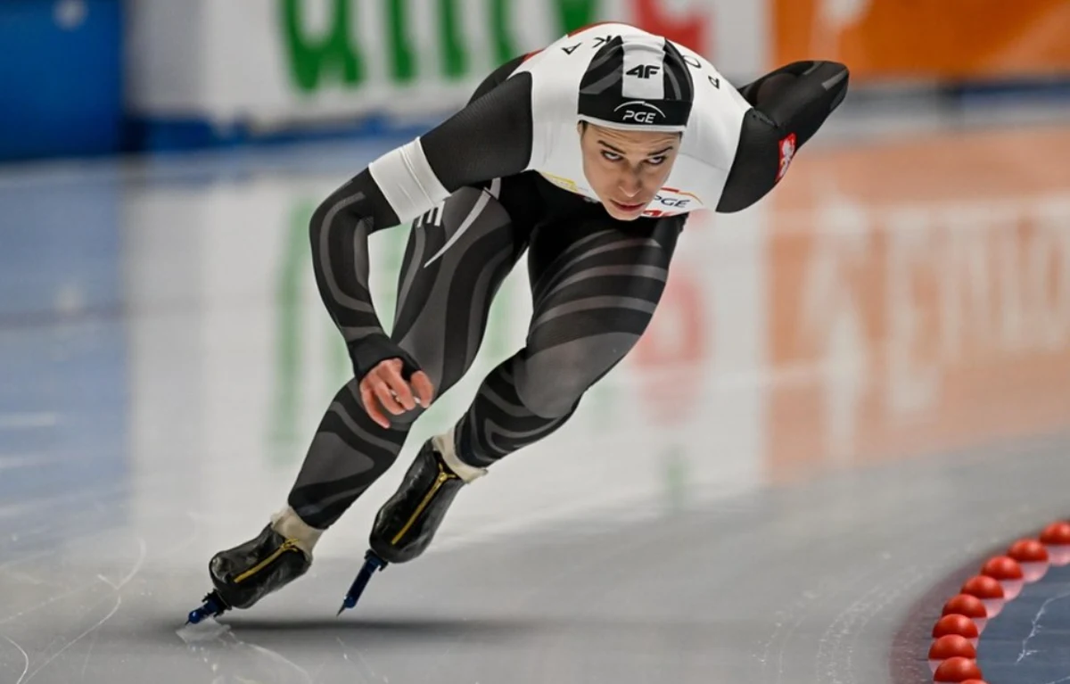 "Coś takiego w ogóle nie powinno mieć miejsca (…). Nie wydaje mi się, żeby w łyżwiarstwie szybkim doping techniczny był możliwy" - mówi w rozmowie z Cezarym Dziwiszkiem z redakcji sportowej RMF FM panczenistka Andżelika Wójcik. Polka w tym sezonie Pucharu Świata wywalczyła 2. miejsce w klasyfikacji generalnej wyścigów na 500 metrów. Próbę oszustwa przy kombinezonach w reprezentacji norweskich skoczków komentuje zresztą prosto z… Norwegii, gdzie w czwartek rozpoczyna się impreza sezonu dla łyżwiarzy szybkich: mistrzostwa świata na dystansach w Hamar.