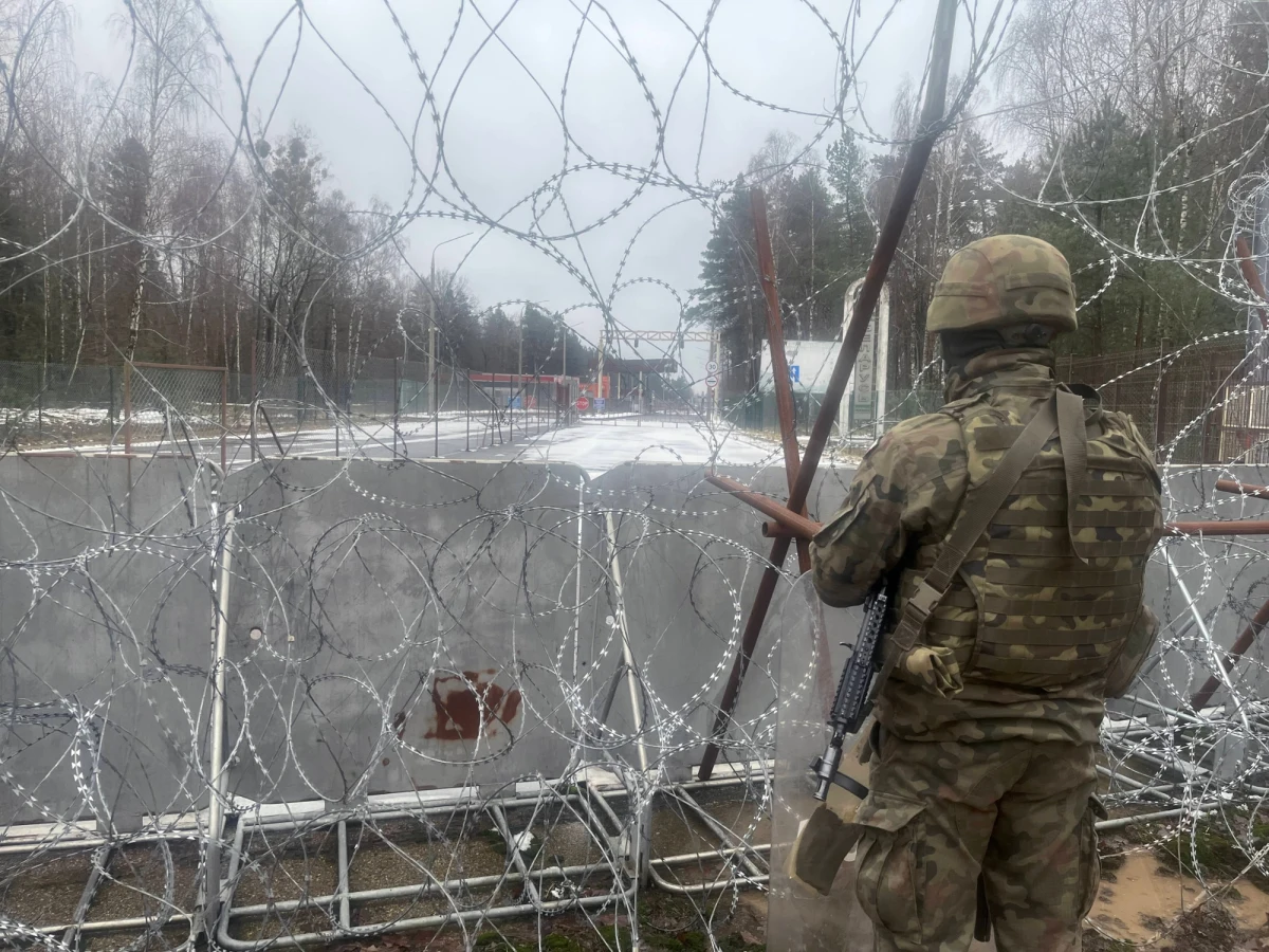 "Poplecznicy Rosji" – tymi słowami Donald Tusk określił m.in. Prawo i Sprawiedliwość po tym, gdy europosłowie partii sprzeciwili się na forum Parlamentu Europejskiego rezolucji dotyczącej wzmocnienia obronności UE. Jednym z jej elementów było uznanie Tarczy Wschód za flagowy projekt dla bezpieczeństwa Wspólnoty. Michał Dworczyk, europoseł PiS, tłumaczy, że jego koledzy głosowali za poprawką ws. tarczy i przedstawia powody, dla których nie poparli całej rezolucji.